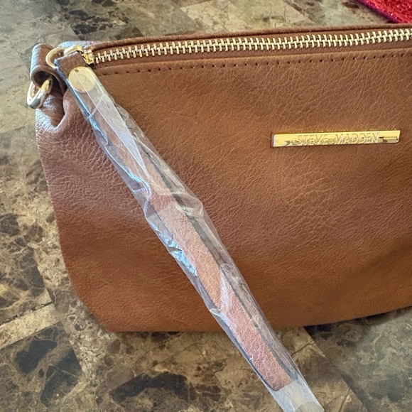 Steve Madden NWOT  Brown Wristlet with Gold Zipper. H 10” X W 12” - Picture 3 of 8